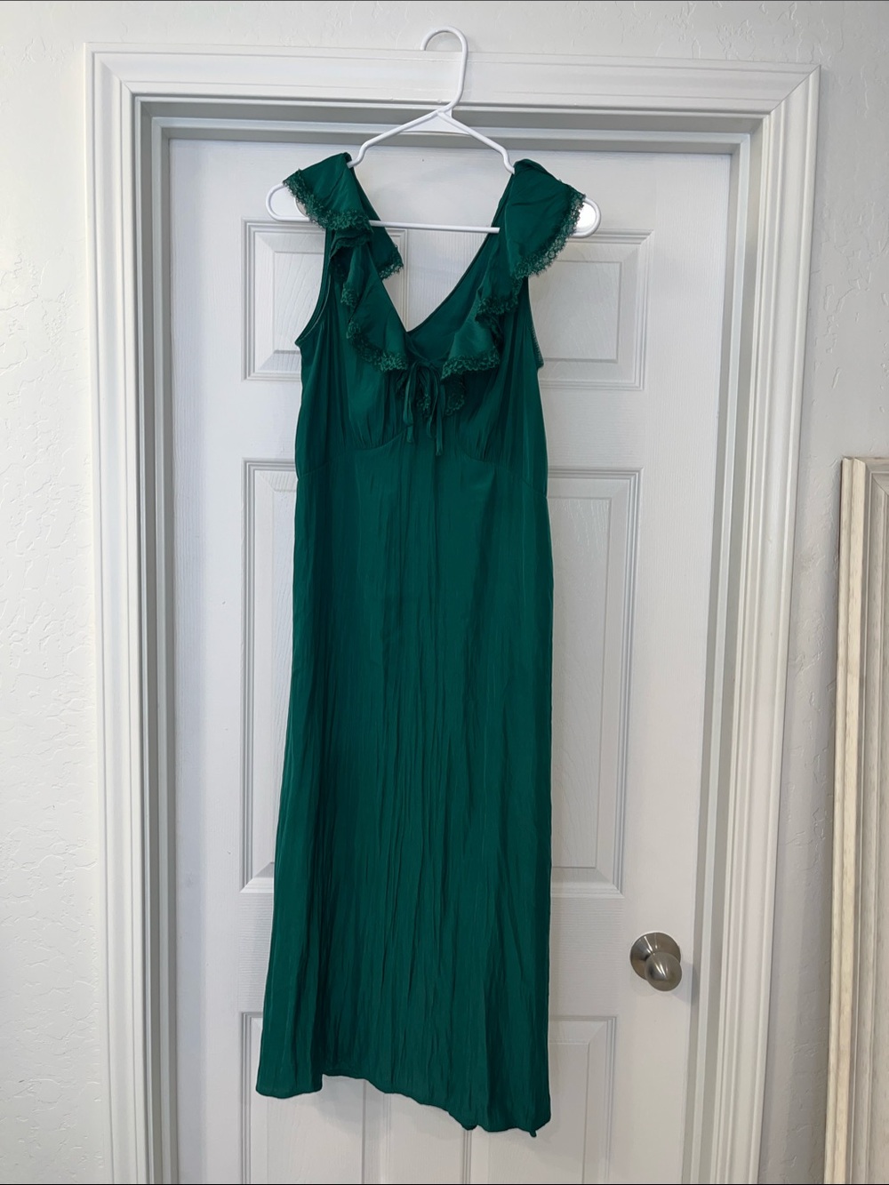 Universal Thread Emerald Green Ruffle Lace Trim Midi Dress Medium NWT